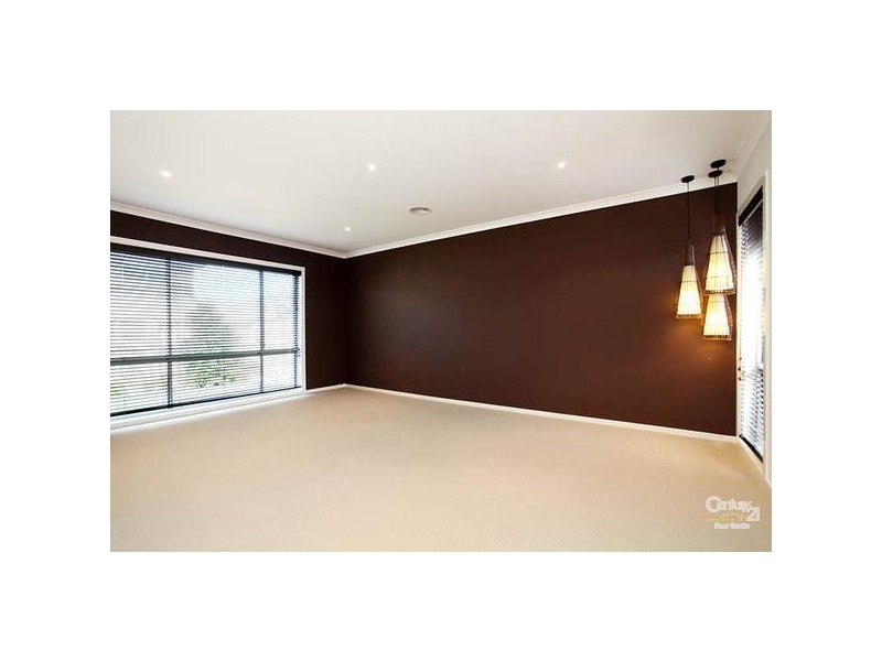 9 LINDHOLME WAY, Williams Landing VIC 3027