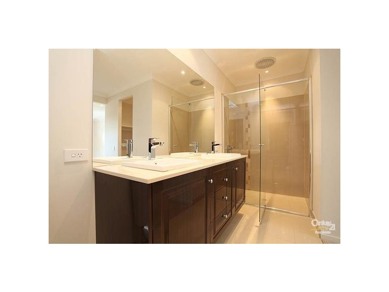 9 LINDHOLME WAY, Williams Landing VIC 3027