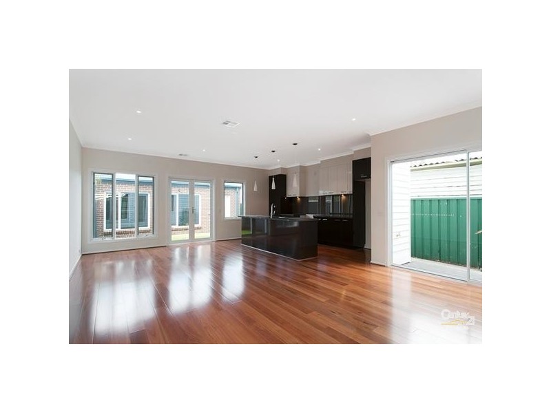 10 MCNEILAGE STREET, Spotswood VIC 3015