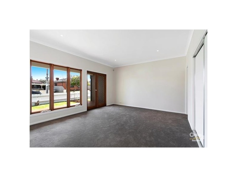 10 MCNEILAGE STREET, Spotswood VIC 3015