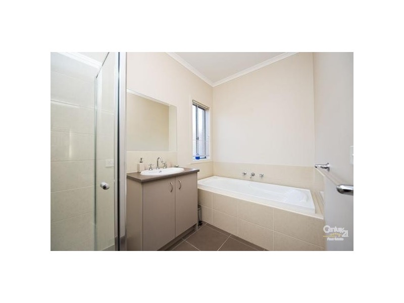 102 Yuruga Boulevard, Point Cook VIC 3030