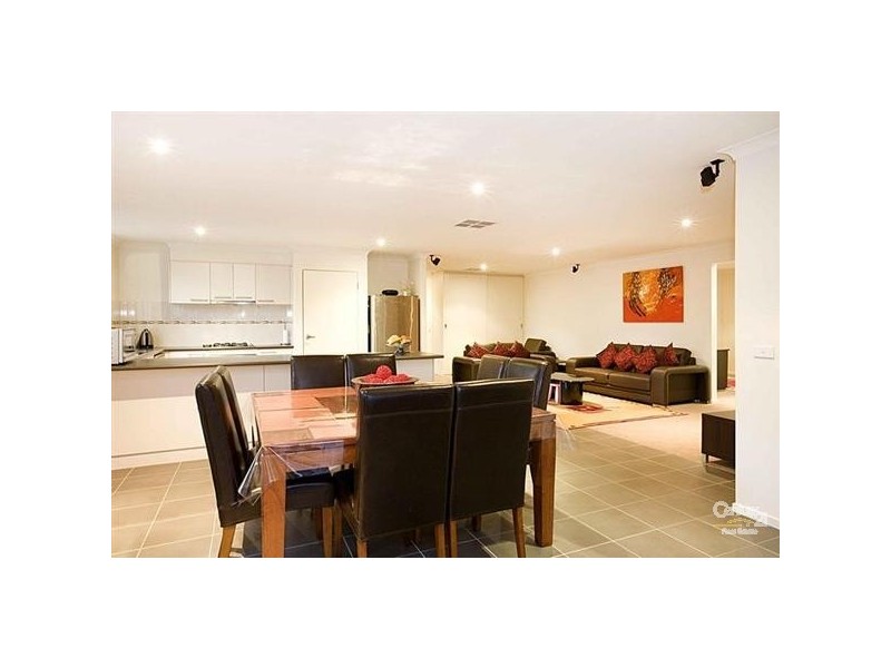 11 HEMLOCK CRS, Point Cook VIC 3030