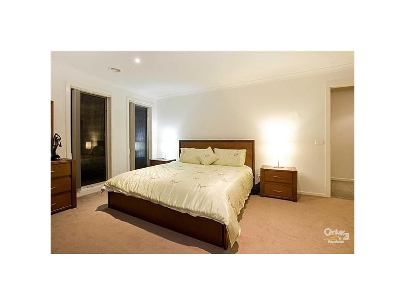 11 HEMLOCK CRS, Point Cook VIC 3030