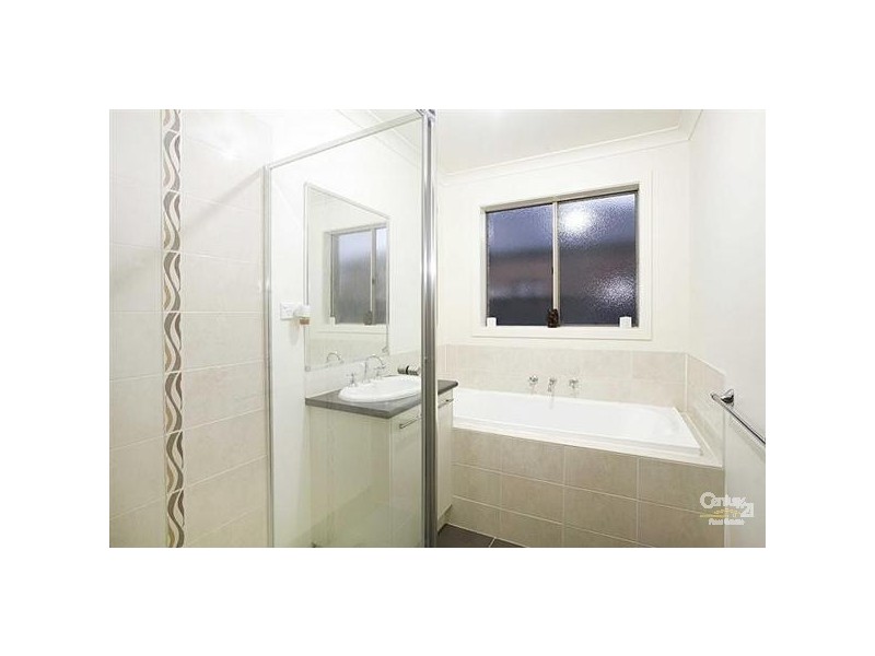 11 HEMLOCK CRS, Point Cook VIC 3030