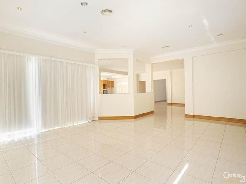 2 WATERFORD COURT, Sanctuary Lakes VIC 3030