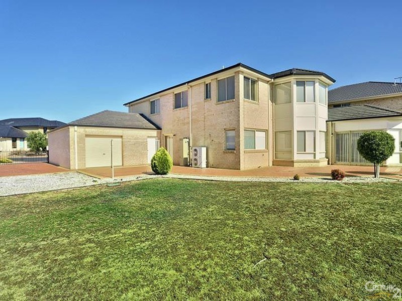 2 WATERFORD COURT, Sanctuary Lakes VIC 3030