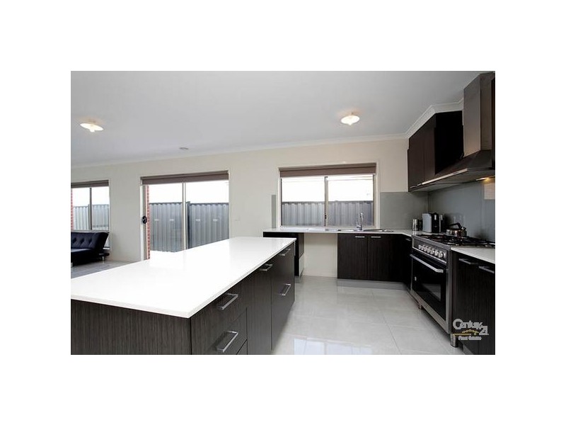 10 GARLAND TCE, Point Cook VIC 3030