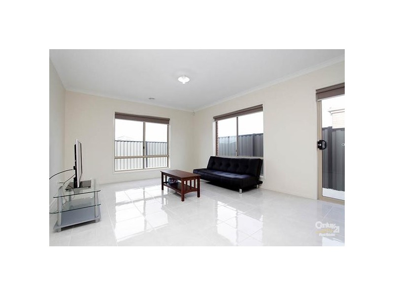10 GARLAND TCE, Point Cook VIC 3030