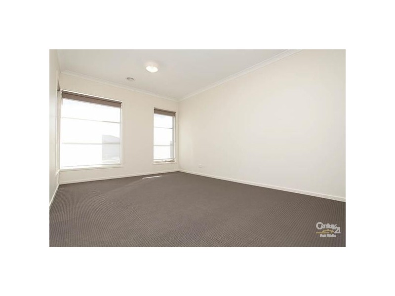 10 GARLAND TCE, Point Cook VIC 3030