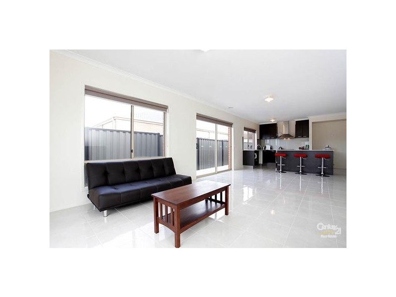 10 GARLAND TCE, Point Cook VIC 3030