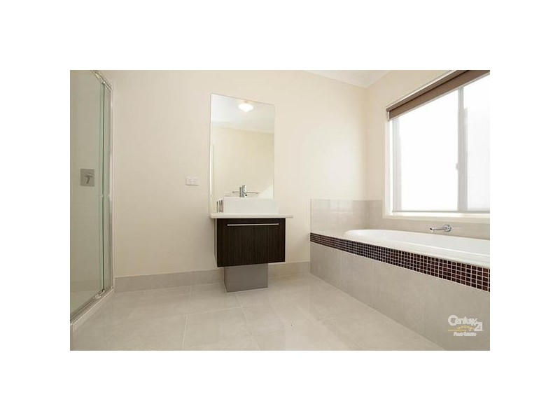 10 GARLAND TCE, Point Cook VIC 3030