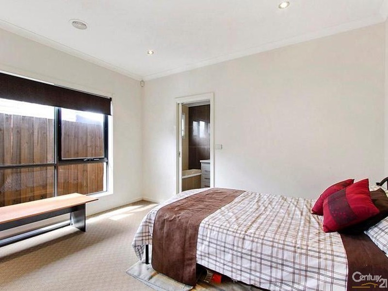 43 Monmouth Street, Newport VIC 3015