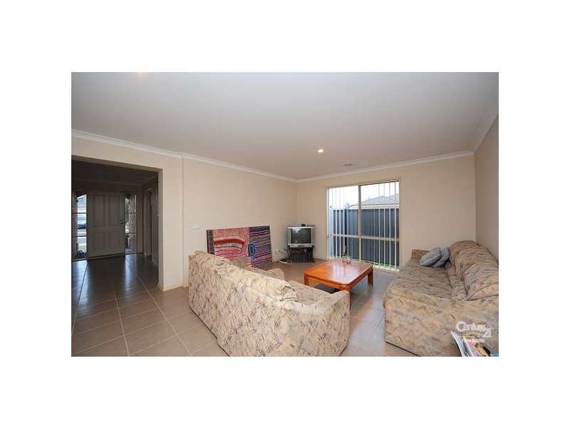 17 COOMBES CRT, Point Cook VIC 3030