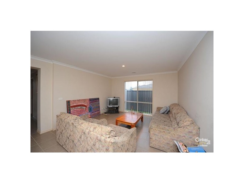 17 COOMBES CRT, Point Cook VIC 3030