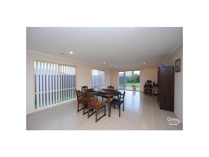 17 COOMBES CRT, Point Cook VIC 3030