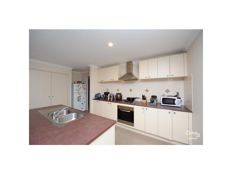 17 COOMBES CRT, Point Cook VIC 3030