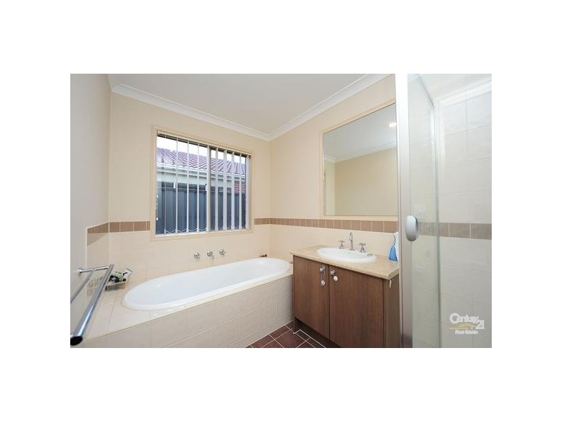 17 COOMBES CRT, Point Cook VIC 3030