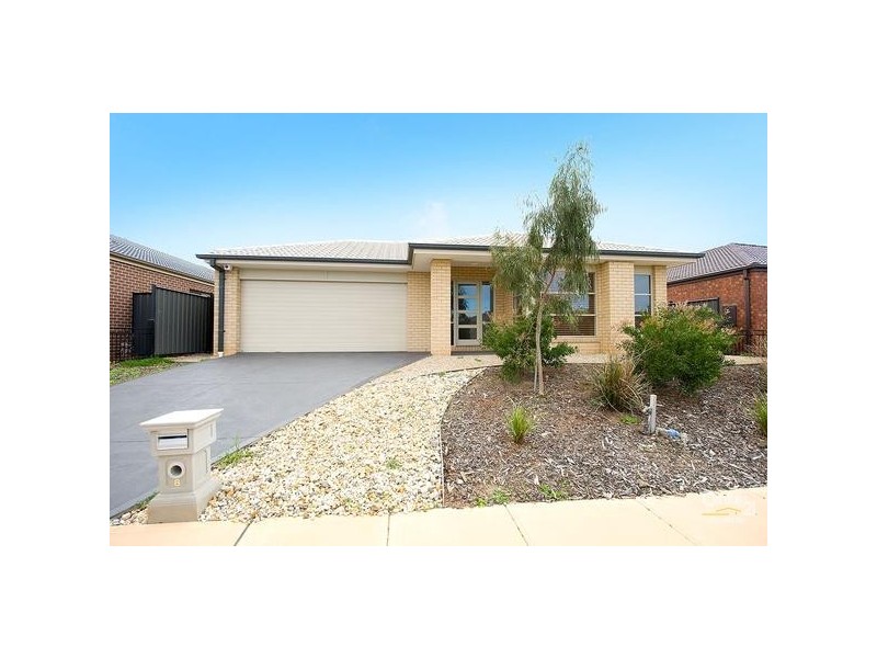 8 Beaurepaire Drive, Point Cook VIC 3030