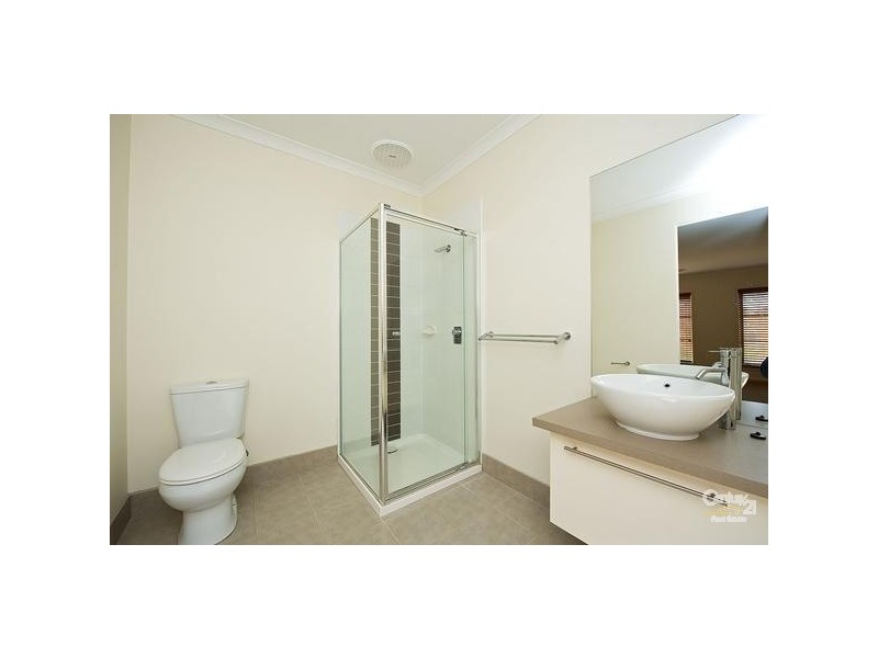 8 Beaurepaire Drive, Point Cook VIC 3030
