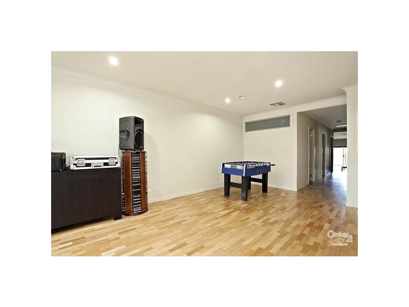 2/5 BEURON ROAD, Altona North VIC 3025