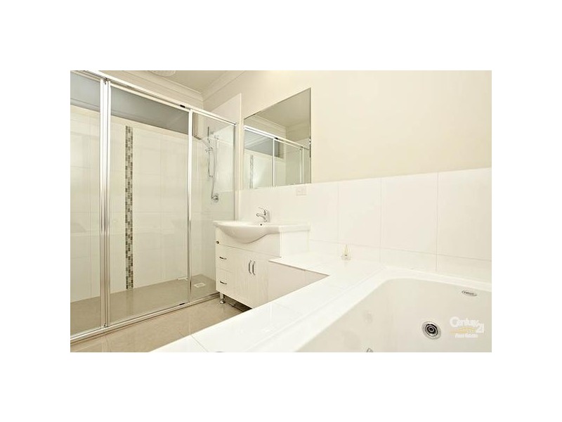 2/5 BEURON ROAD, Altona North VIC 3025