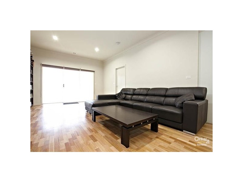 2/5 BEURON ROAD, Altona North VIC 3025