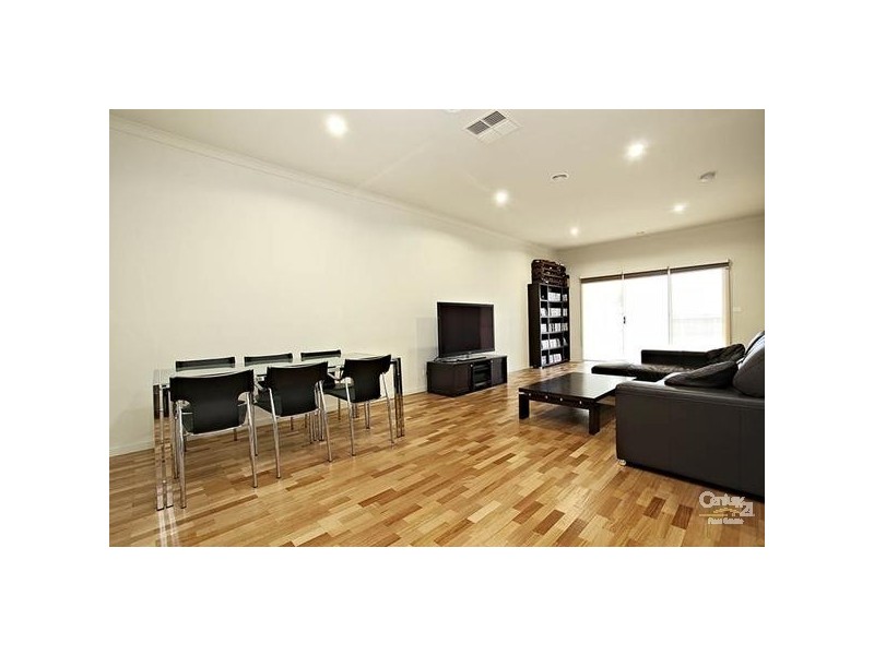 2/5 BEURON ROAD, Altona North VIC 3025