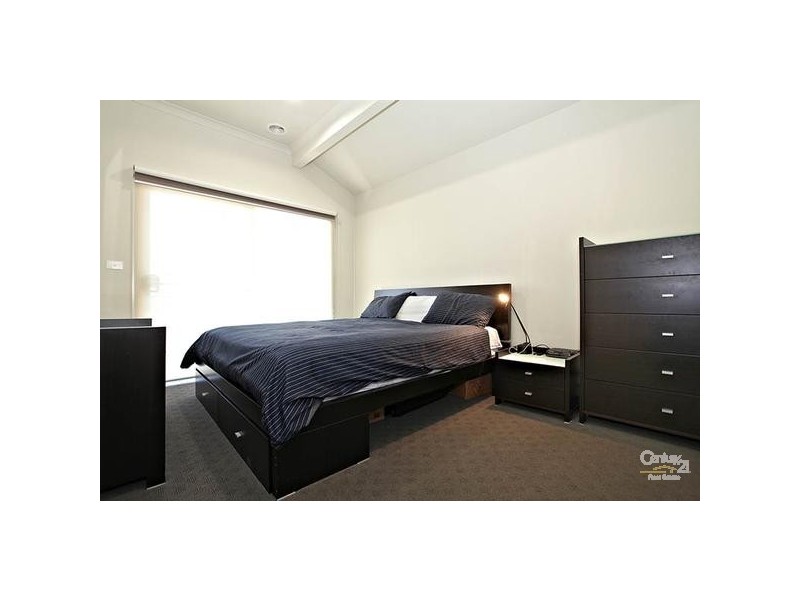 2/5 BEURON ROAD, Altona North VIC 3025