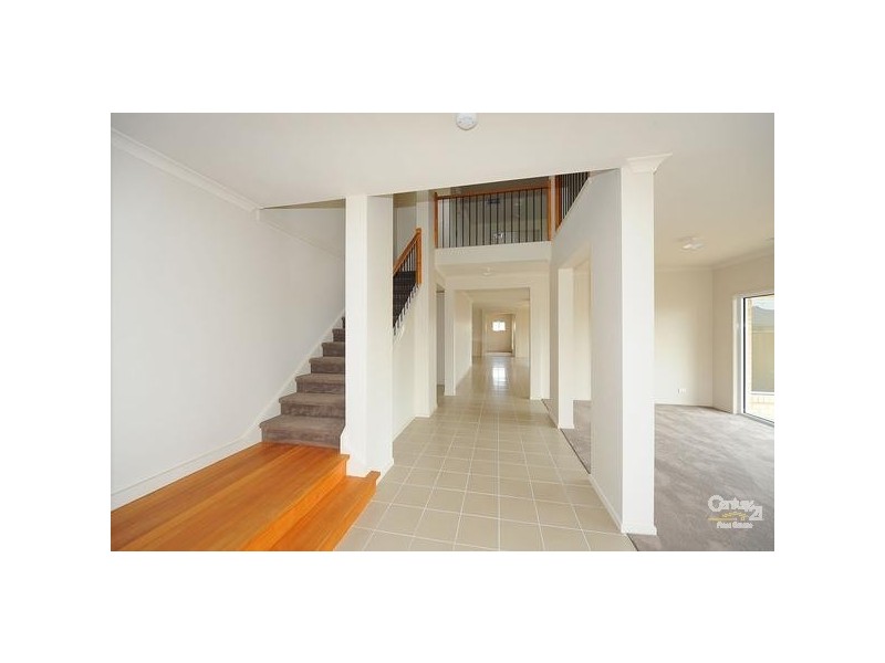 13 SEAVIEW POINT, Sanctuary Lakes VIC 3030