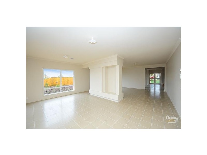 13 SEAVIEW POINT, Sanctuary Lakes VIC 3030