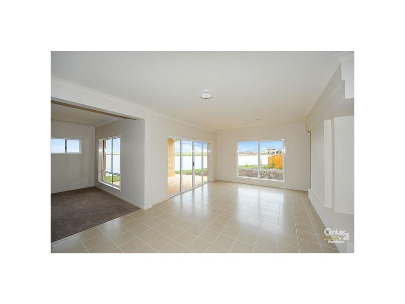 13 SEAVIEW POINT, Sanctuary Lakes VIC 3030