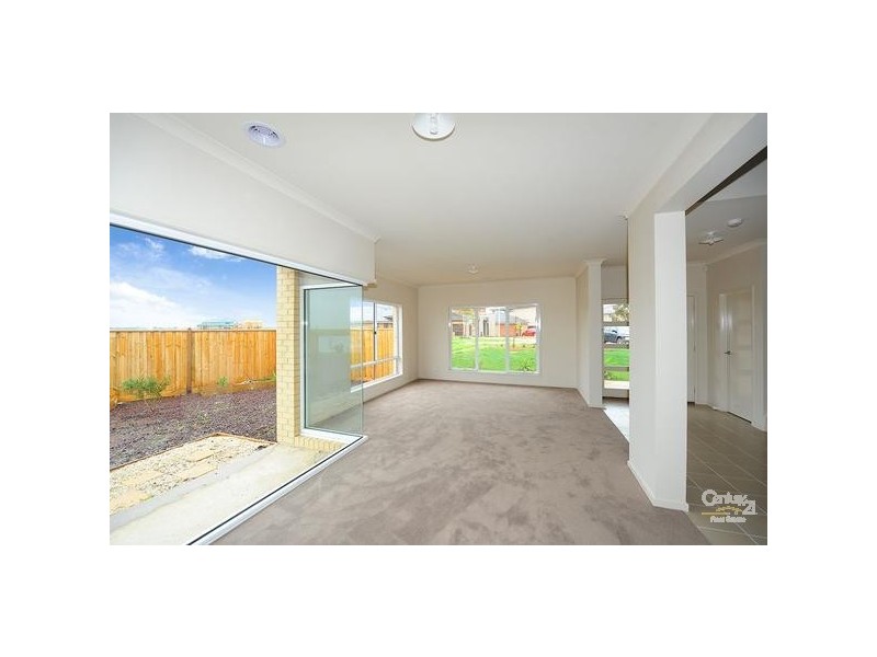 13 SEAVIEW POINT, Sanctuary Lakes VIC 3030