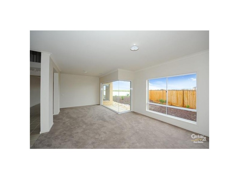 13 SEAVIEW POINT, Sanctuary Lakes VIC 3030