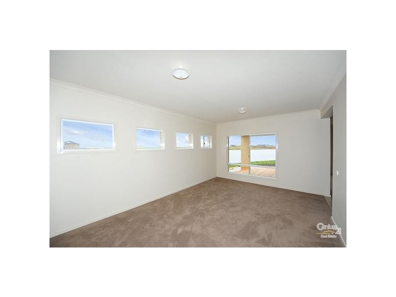 13 SEAVIEW POINT, Sanctuary Lakes VIC 3030
