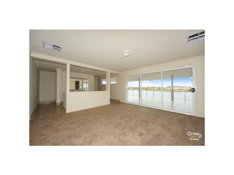 13 SEAVIEW POINT, Sanctuary Lakes VIC 3030