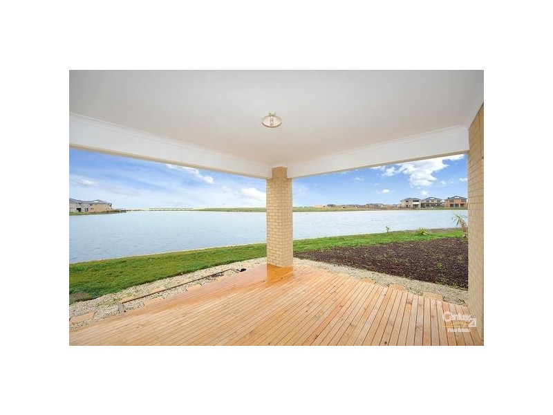 13 SEAVIEW POINT, Sanctuary Lakes VIC 3030