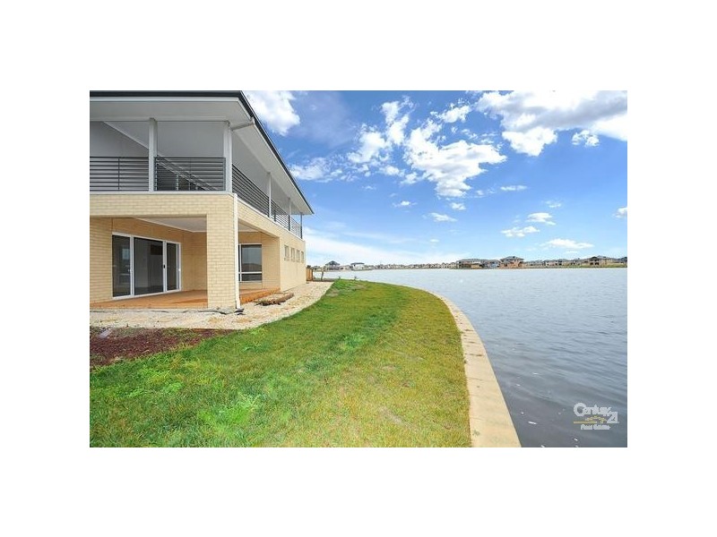 13 SEAVIEW POINT, Sanctuary Lakes VIC 3030