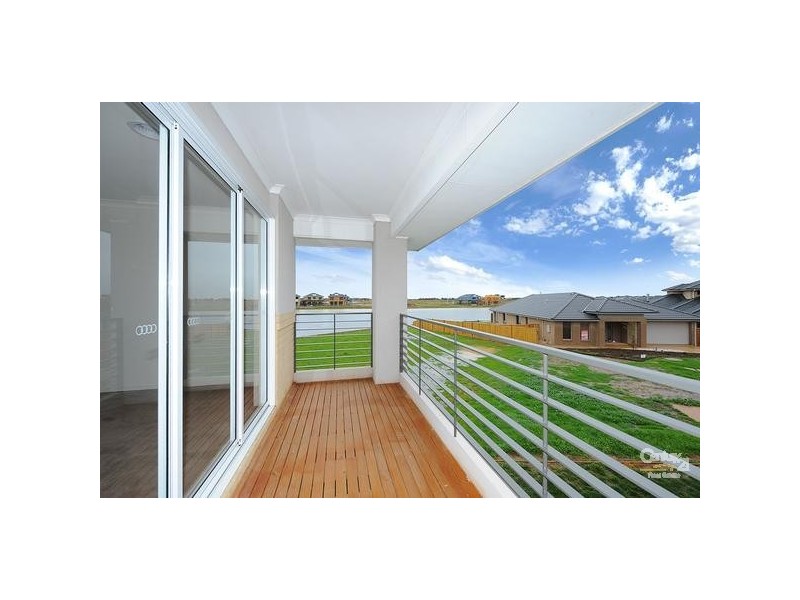 13 SEAVIEW POINT, Sanctuary Lakes VIC 3030