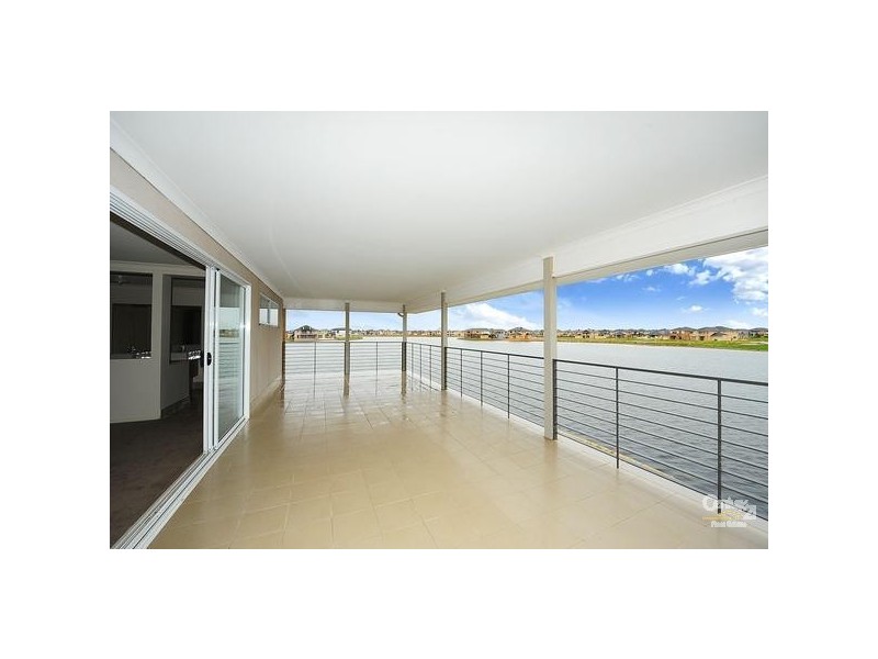 13 SEAVIEW POINT, Sanctuary Lakes VIC 3030