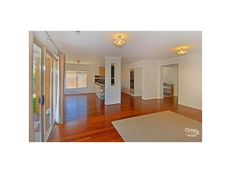 10 BLOOMINGDALE COURT, Sanctuary Lakes VIC 3030