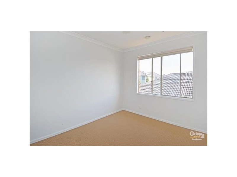 10 BLOOMINGDALE COURT, Sanctuary Lakes VIC 3030