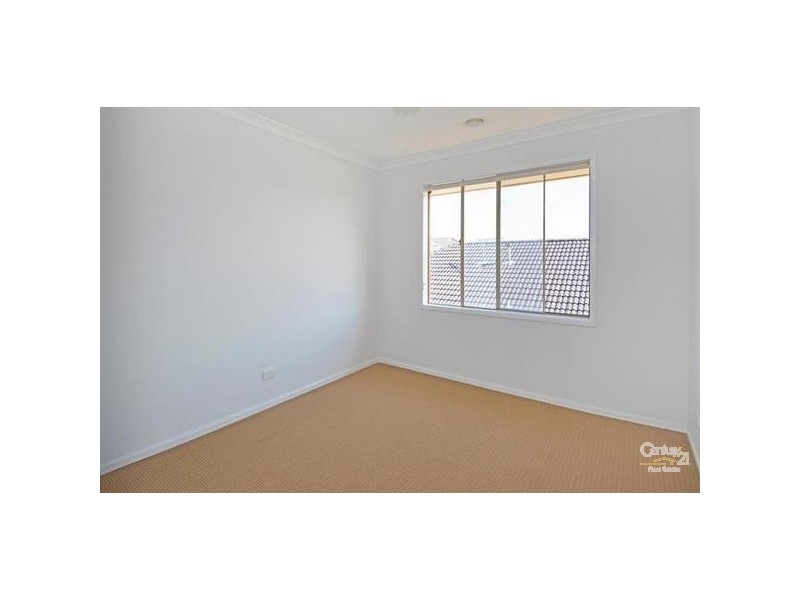 10 BLOOMINGDALE COURT, Sanctuary Lakes VIC 3030