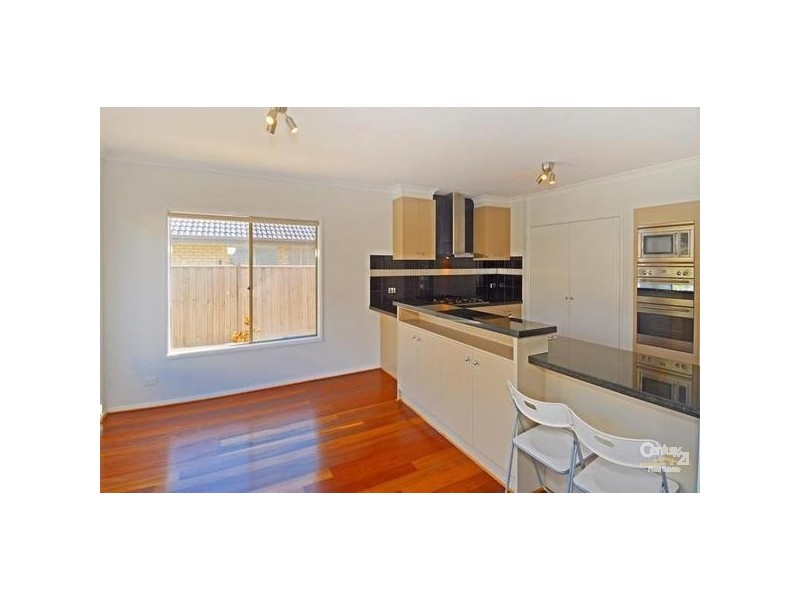 10 BLOOMINGDALE COURT, Sanctuary Lakes VIC 3030