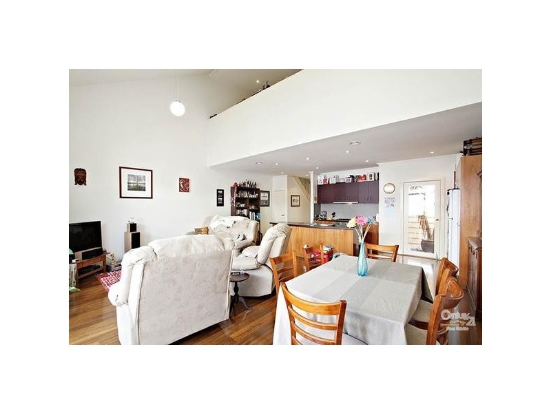 77 JOHN LISTON, Newport VIC 3015