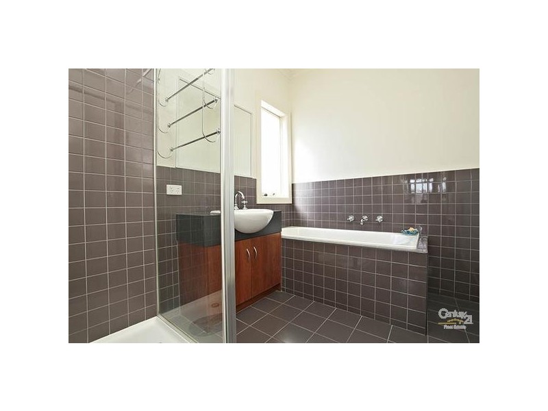 77 JOHN LISTON, Newport VIC 3015