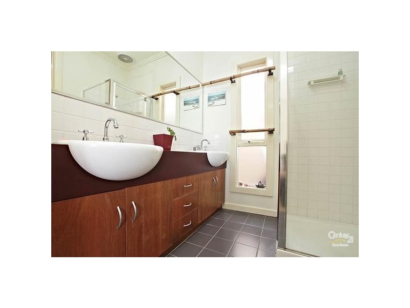 77 JOHN LISTON, Newport VIC 3015