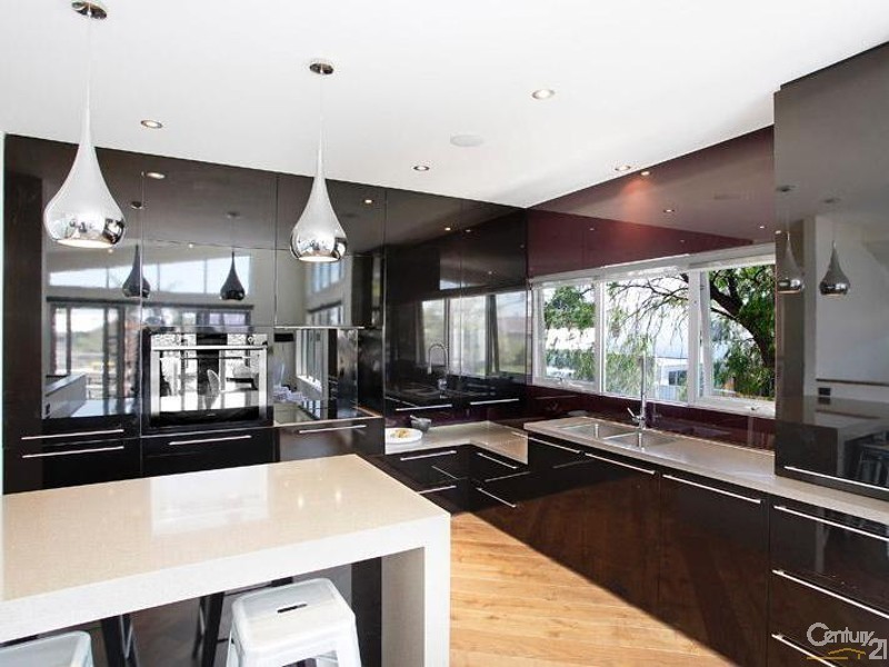 13 Holland Court, Newport VIC 3015