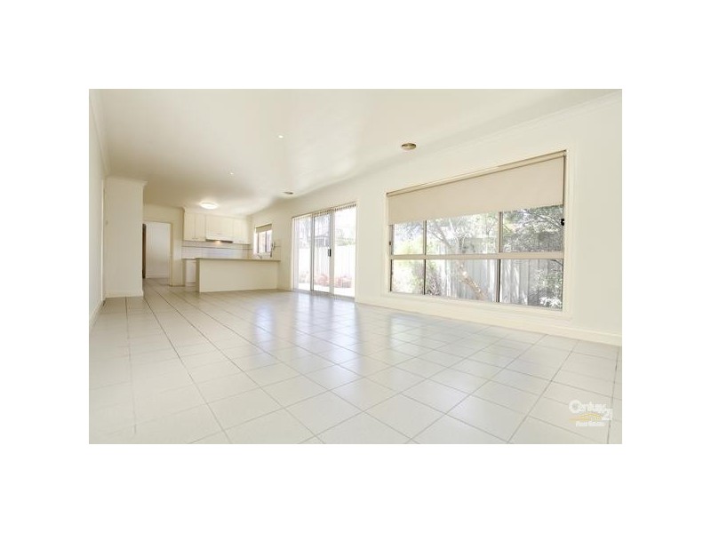 103 Chisholm Drive, Caroline Springs VIC 3023