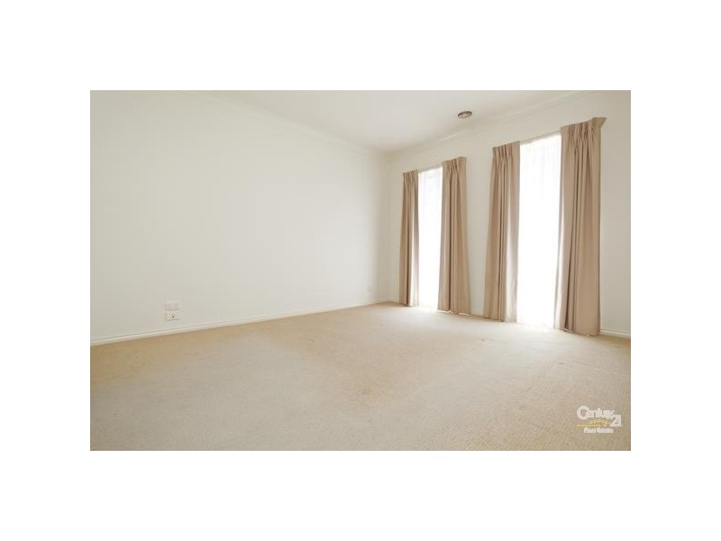 103 Chisholm Drive, Caroline Springs VIC 3023