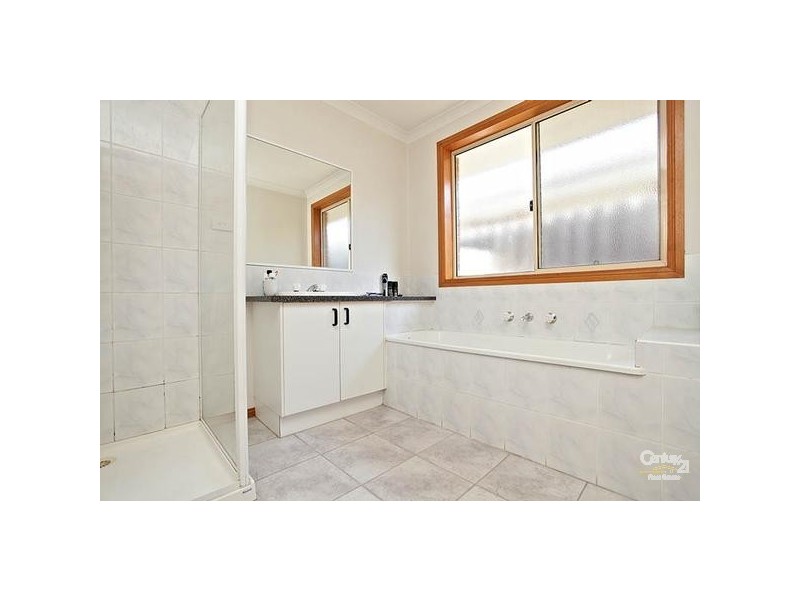 11 WOODYARD CRT, Altona Meadows VIC 3028